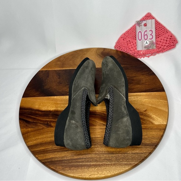 Hush Puppies Grey Loafer Suede Flats Size 7 W - Picture 8 of 16